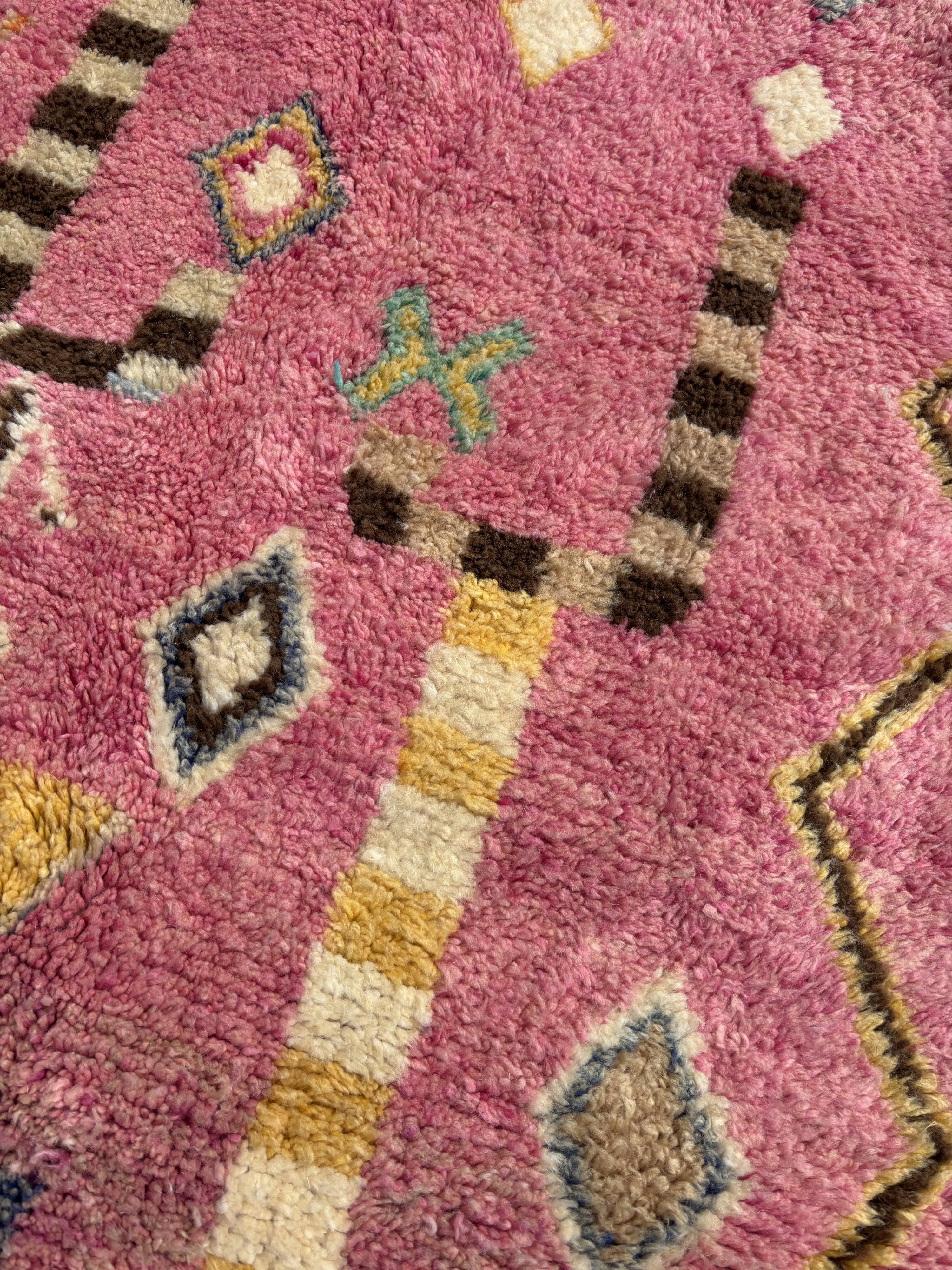 Moroccan shaggy wool rug