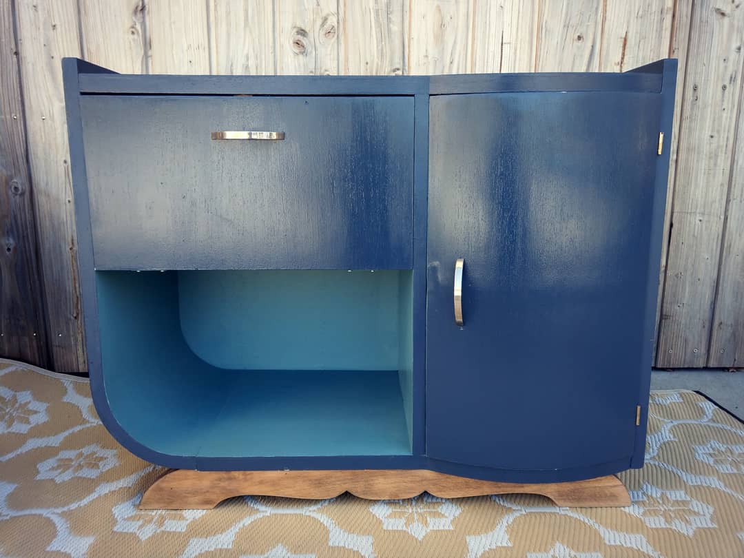 Extra furniture, bar, record player