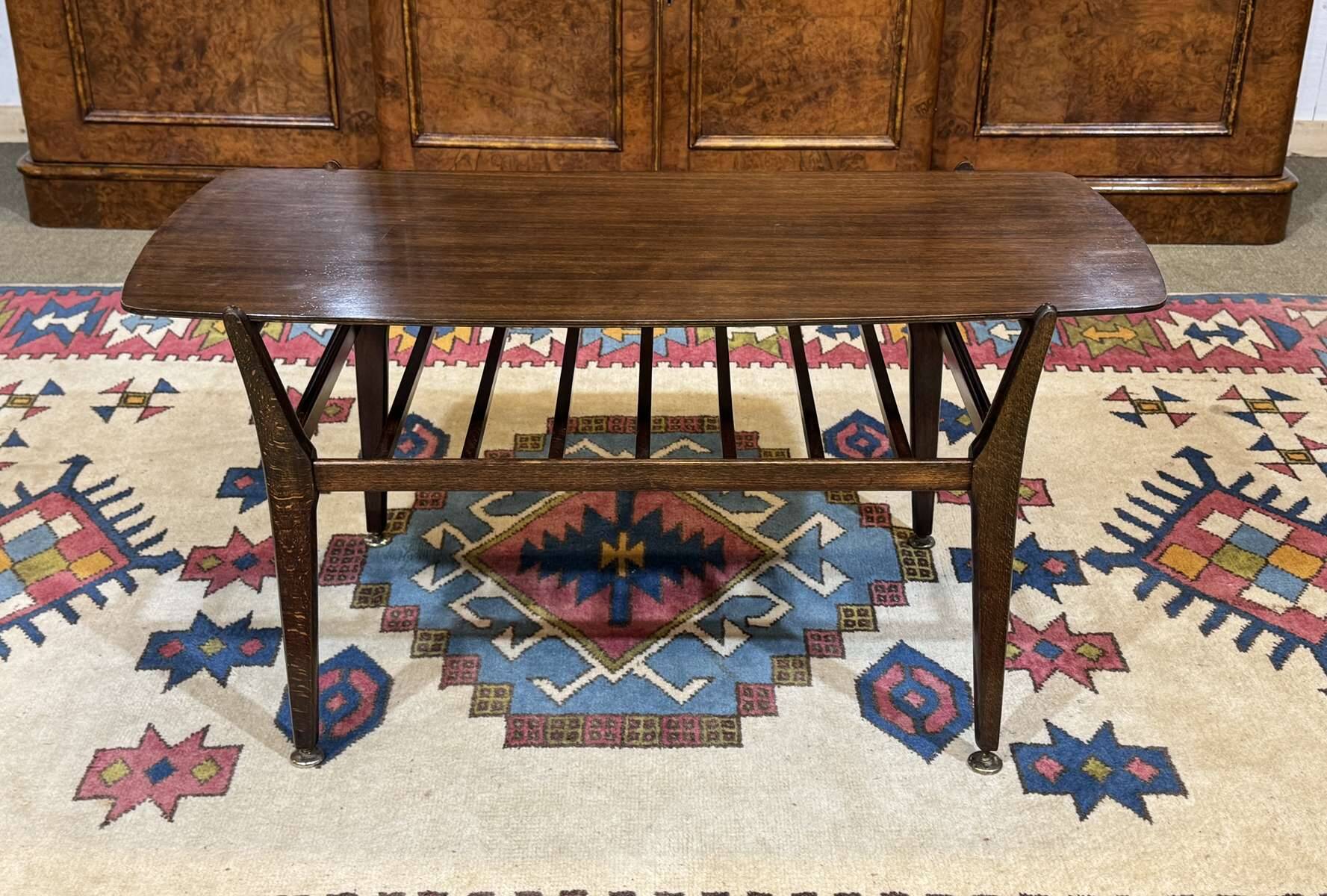 Table basse anglaise en acajou et hêtre des années 70