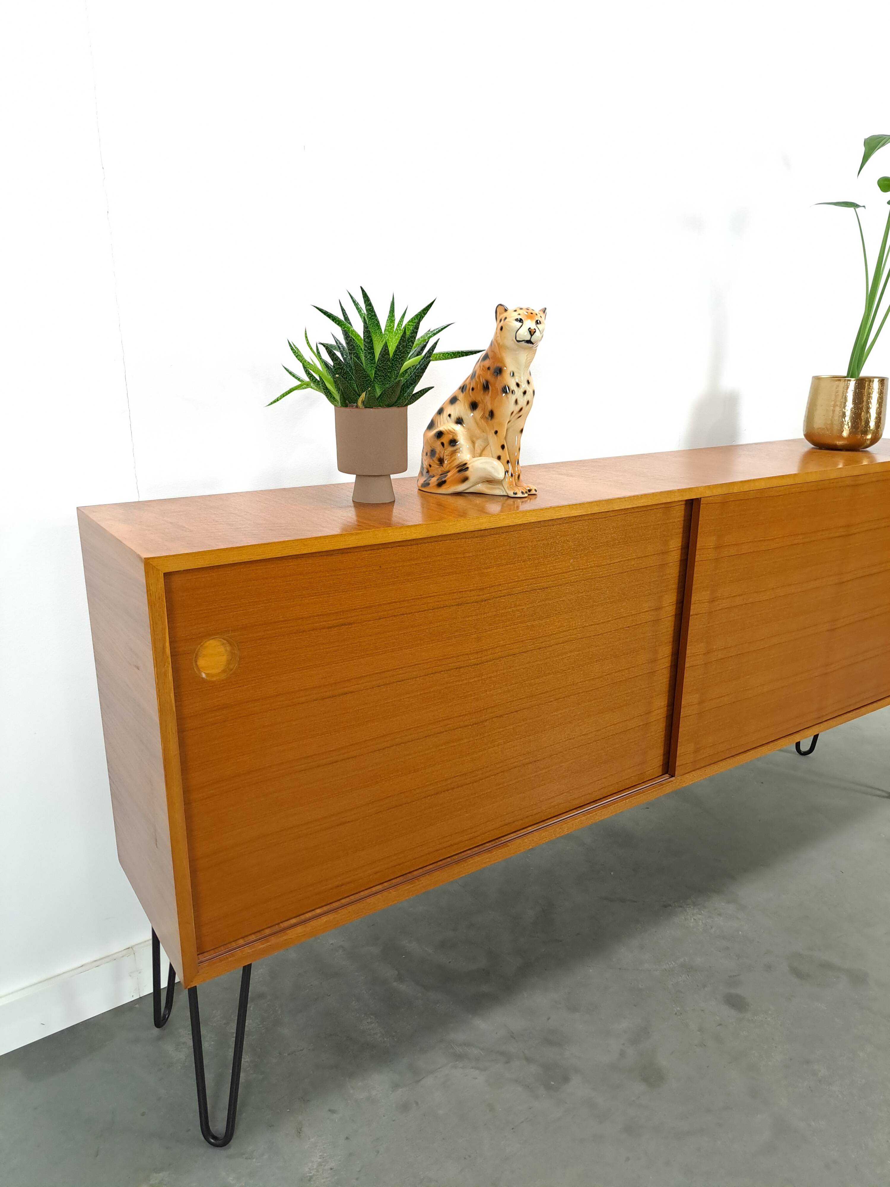 Dressoir vintage en teck en épingle à cheveux