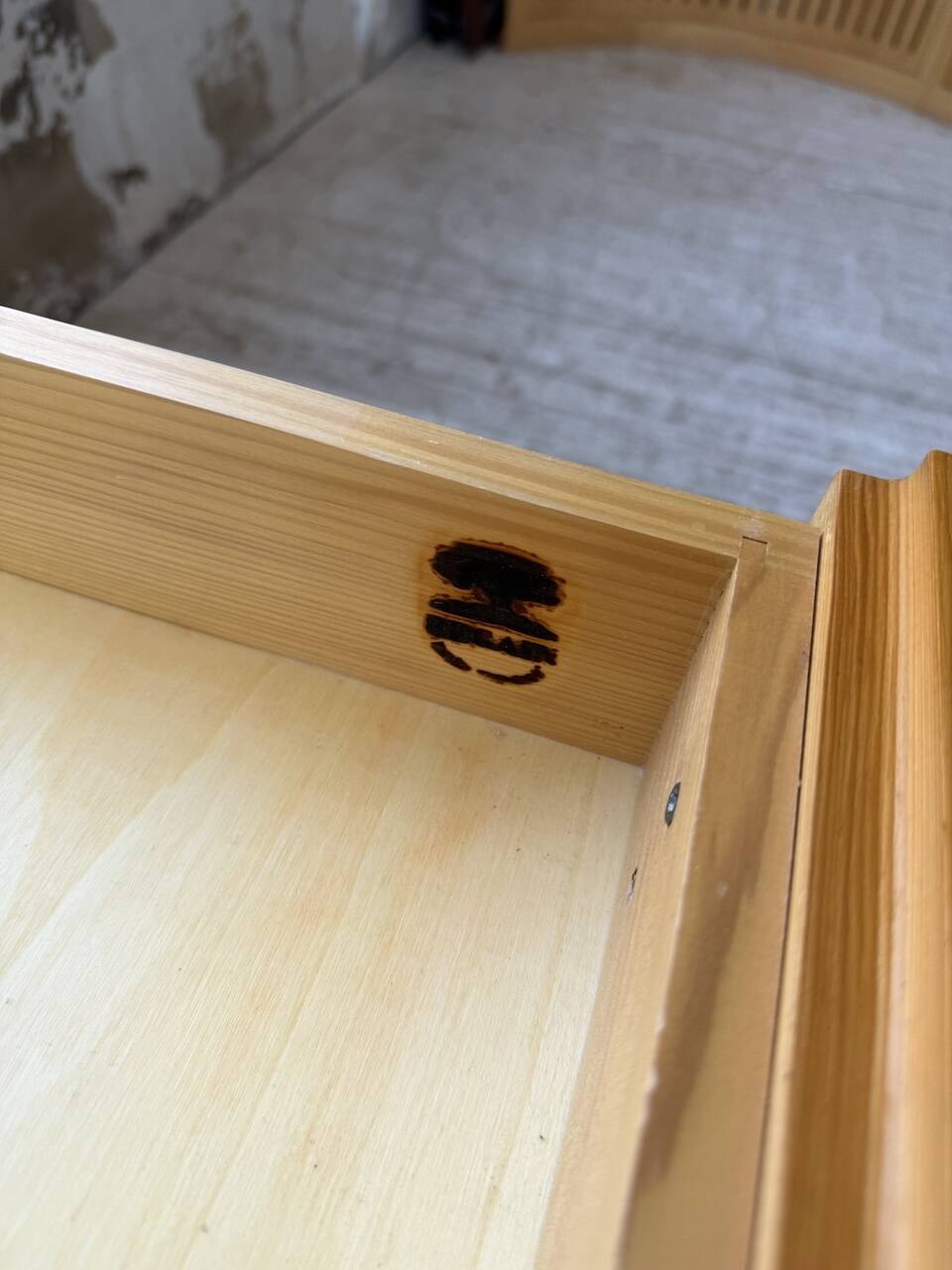 Bureau + commode + tabouret pin Maison Regain Savoie