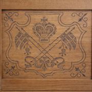 Buffet en chêne avec motifs sculptés
