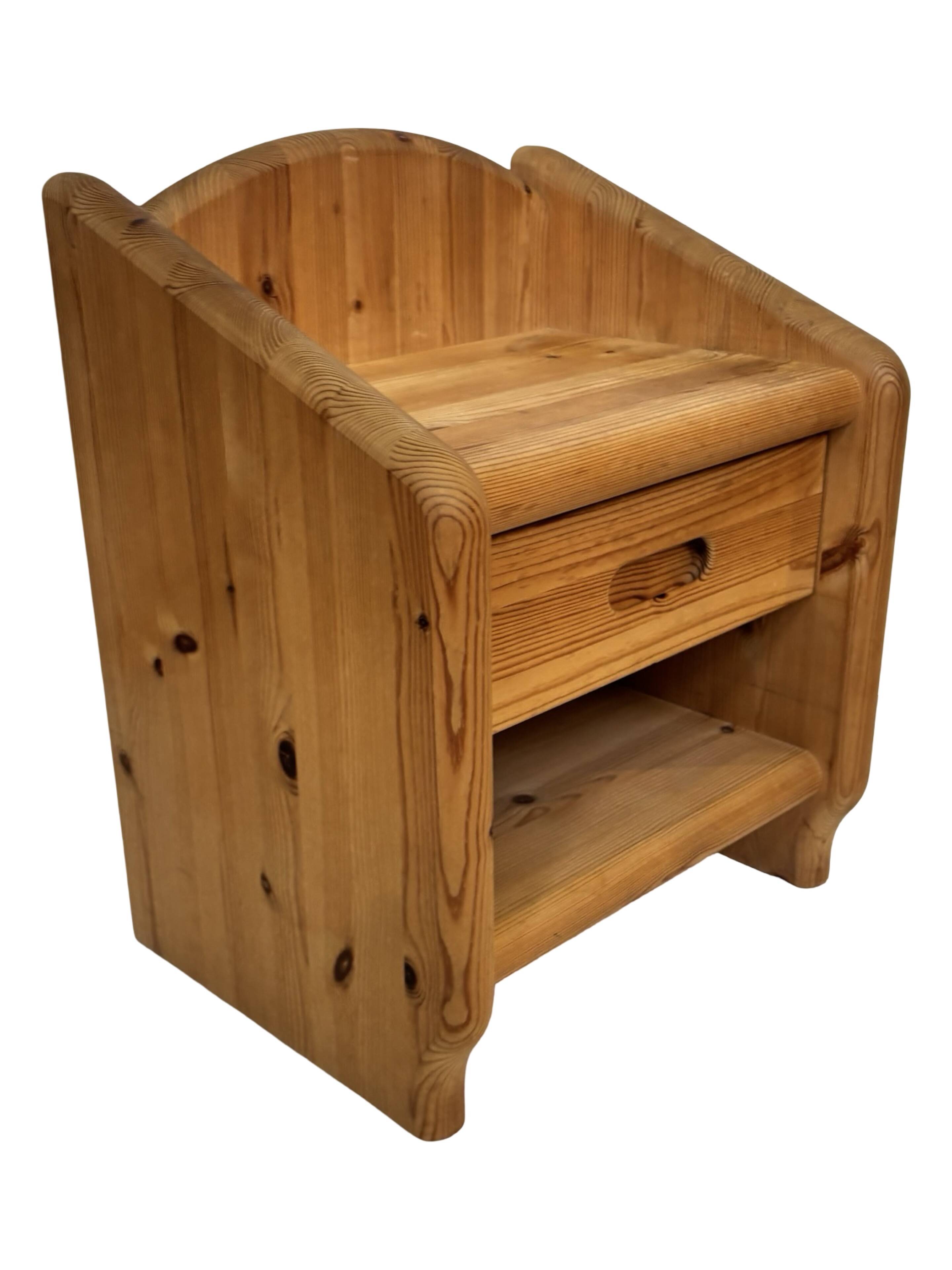 Vintage set of two pine wood bedside tables