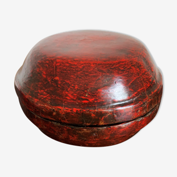 Round Chinese box lacquered red