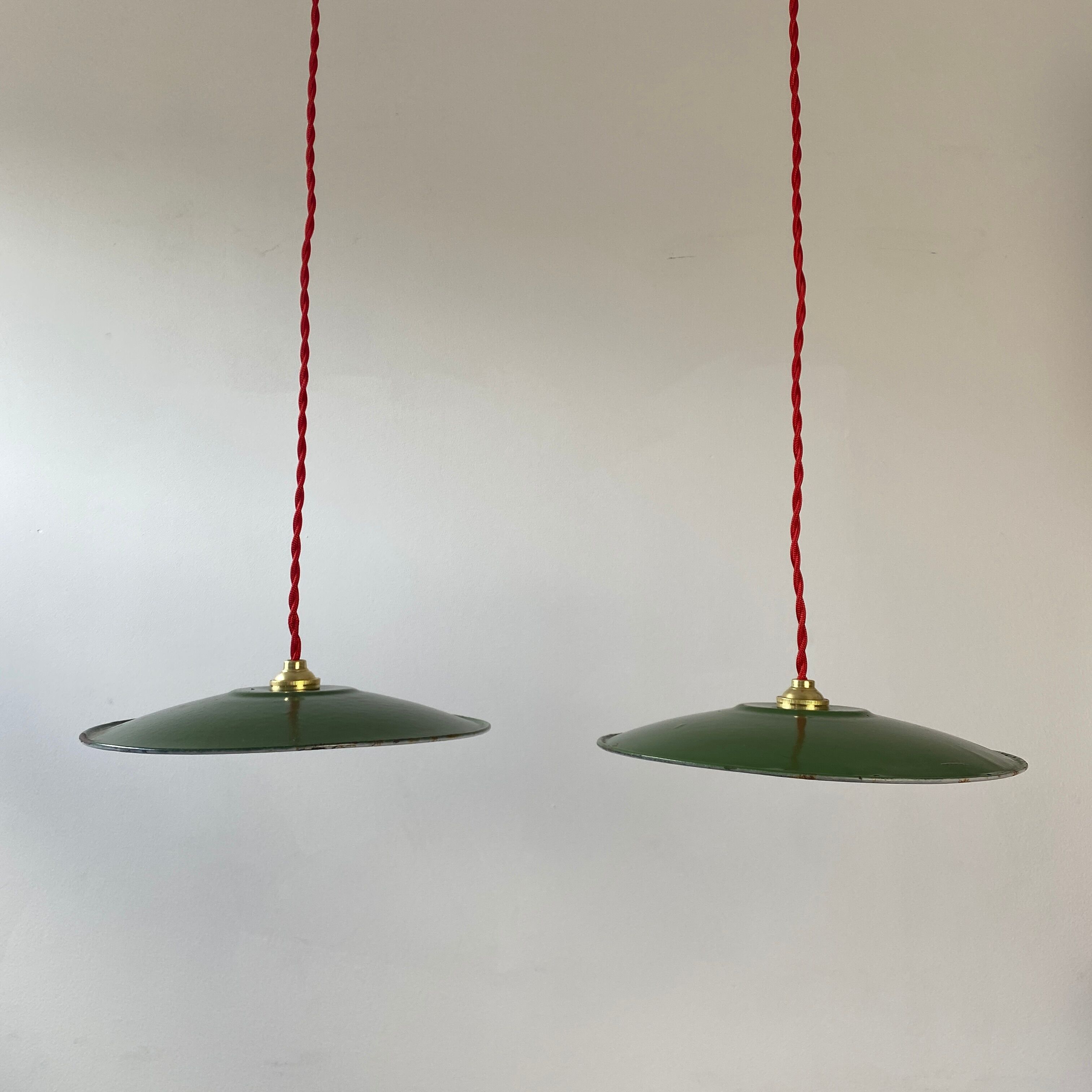 2 industrial suspensions in green enamelled sheet