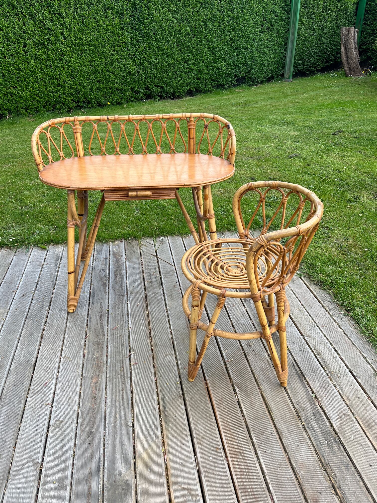 Rattan dressing table with her chair