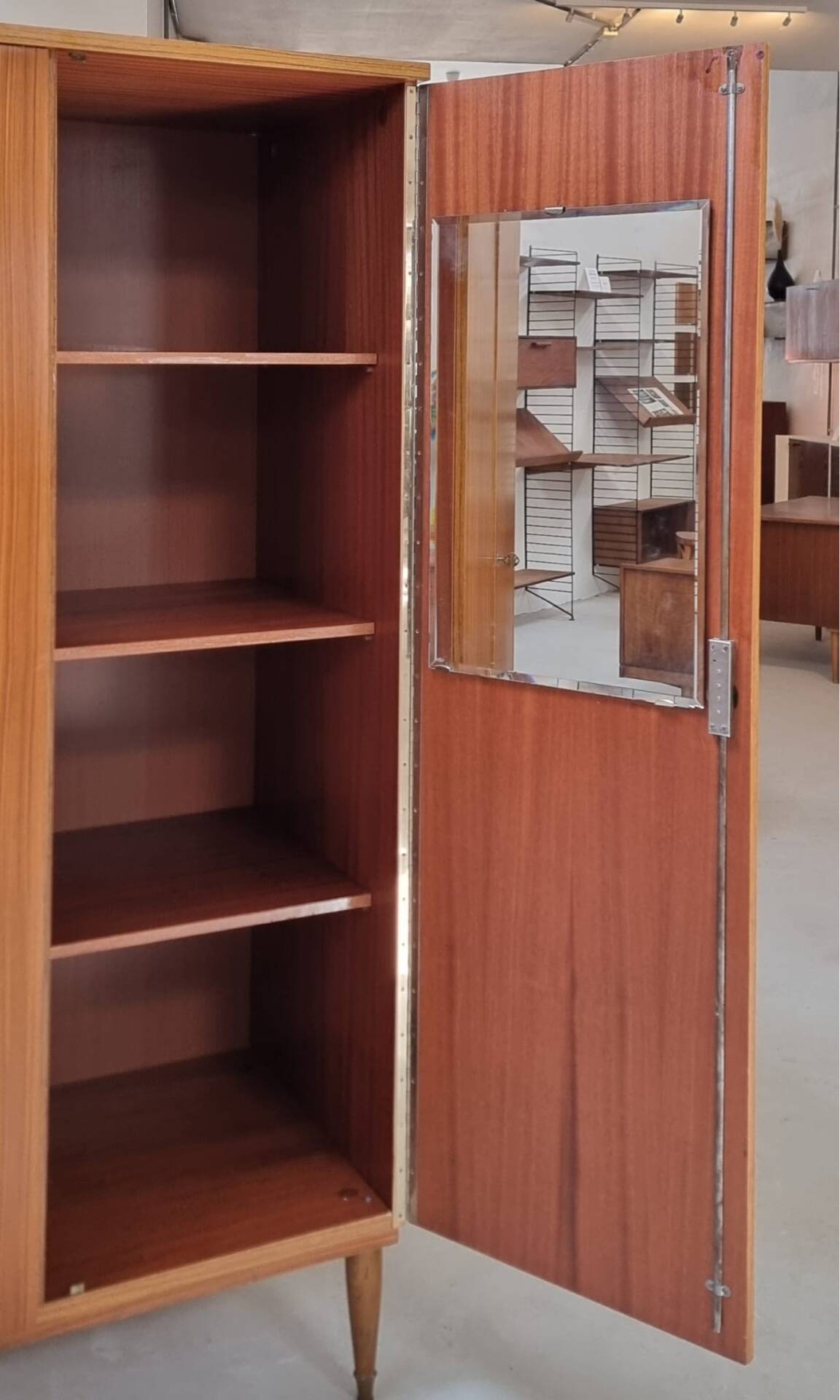 Armoire du milieu du siècle