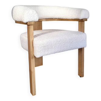 Contemporary armchair in wood and white bouclé fabric