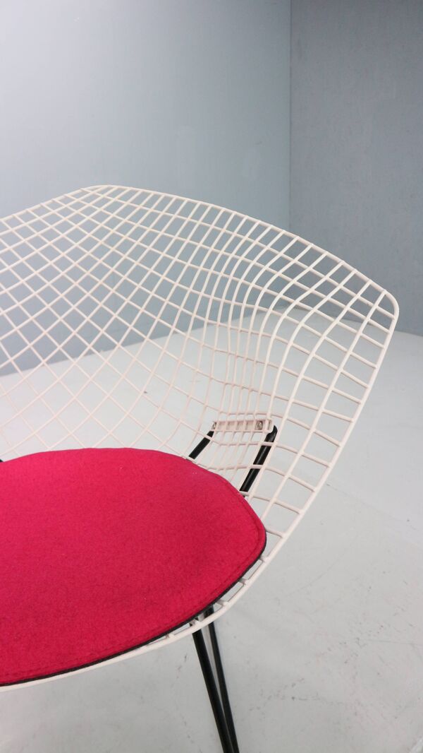 Chaise Diamond de Harry Bertoia en métal blanc et noir et assise neuve années 1960