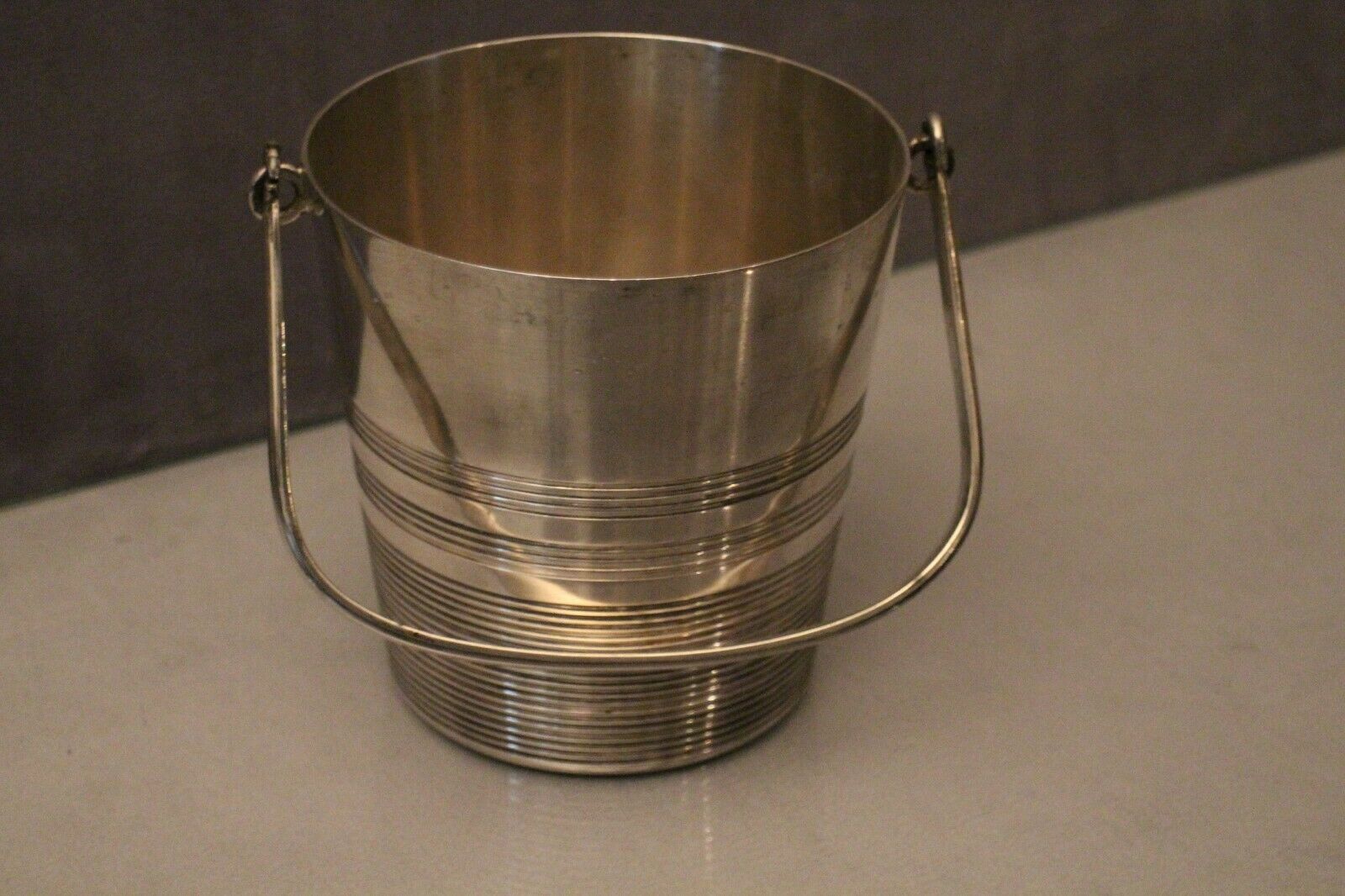 Ice cube bucket in silver metal signed Ercuis
