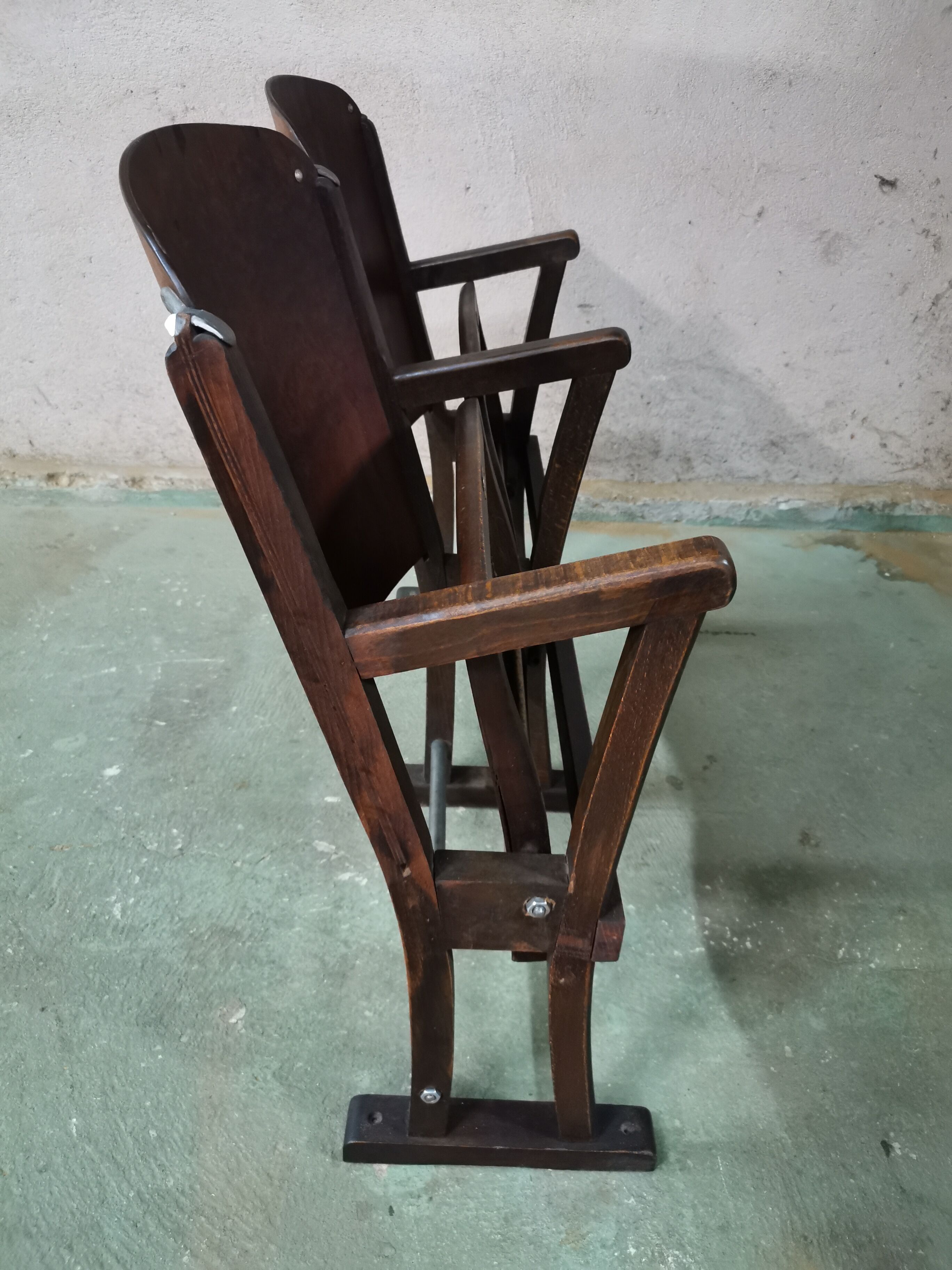 Two-seater strapontin cinema bench