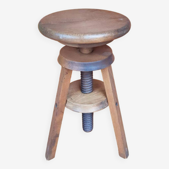 Screw stool.