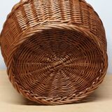 Wicker basket with lid