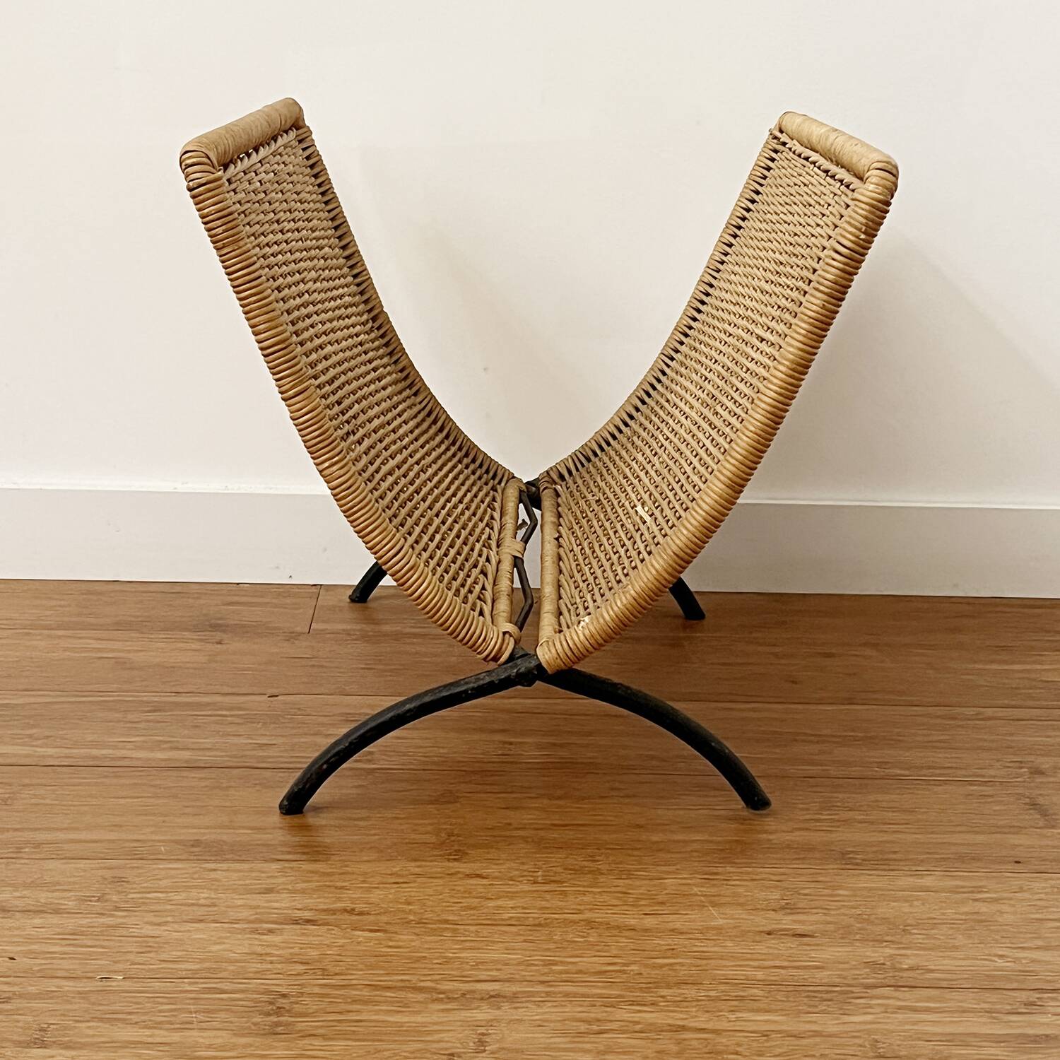 Porte-revues en rotin vintage - Années 60