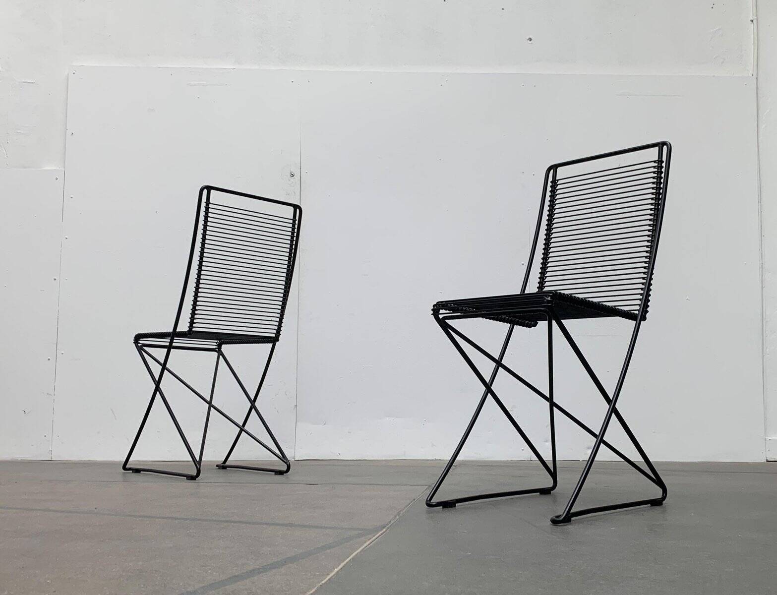 Set of black postmodern Kreuzschwinger chairs by Till Behrens for Schlubach, 1980s.