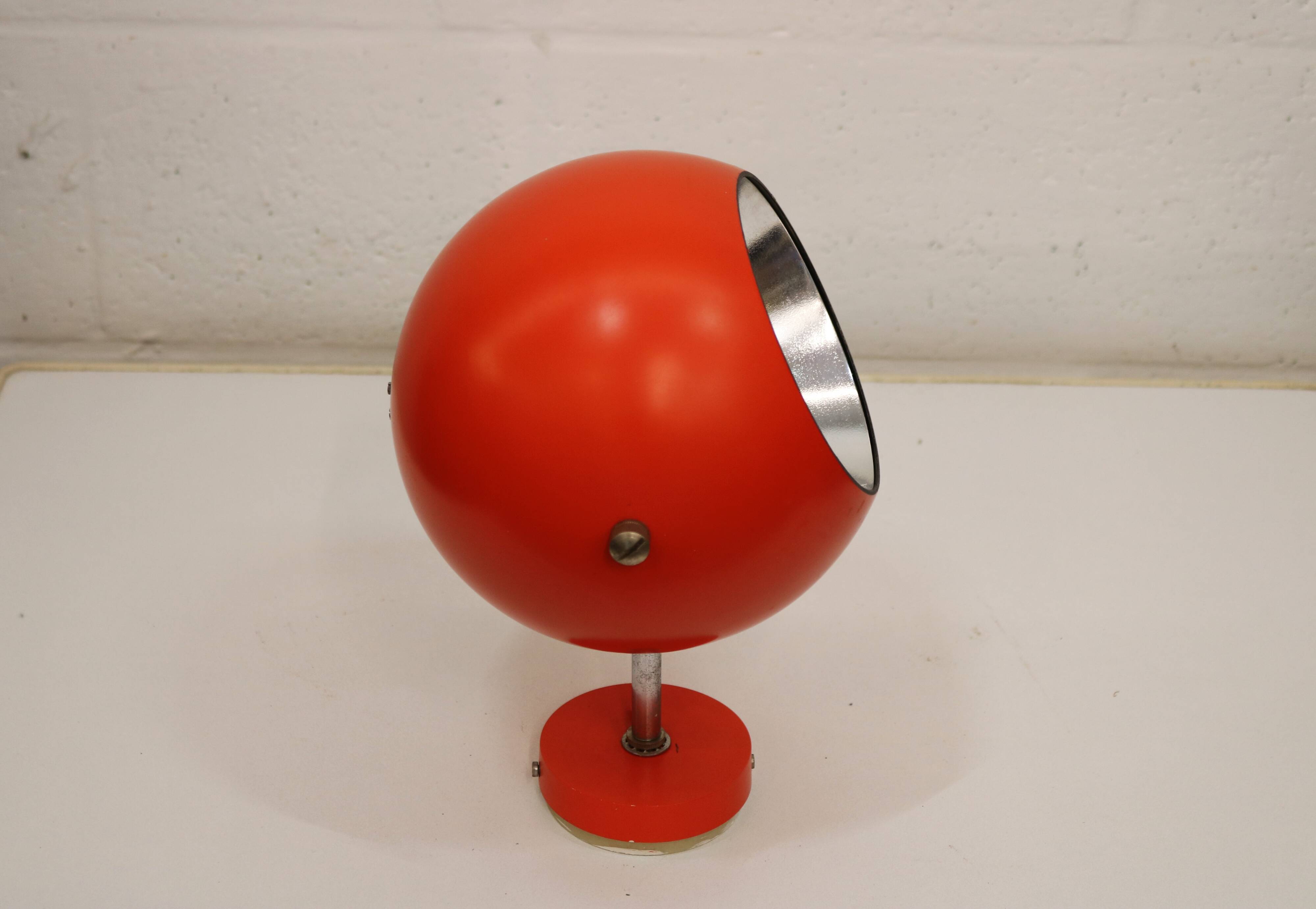 Vintage orange eyeball space age wall Lamp– Louis Poulsen, Denmark 70's