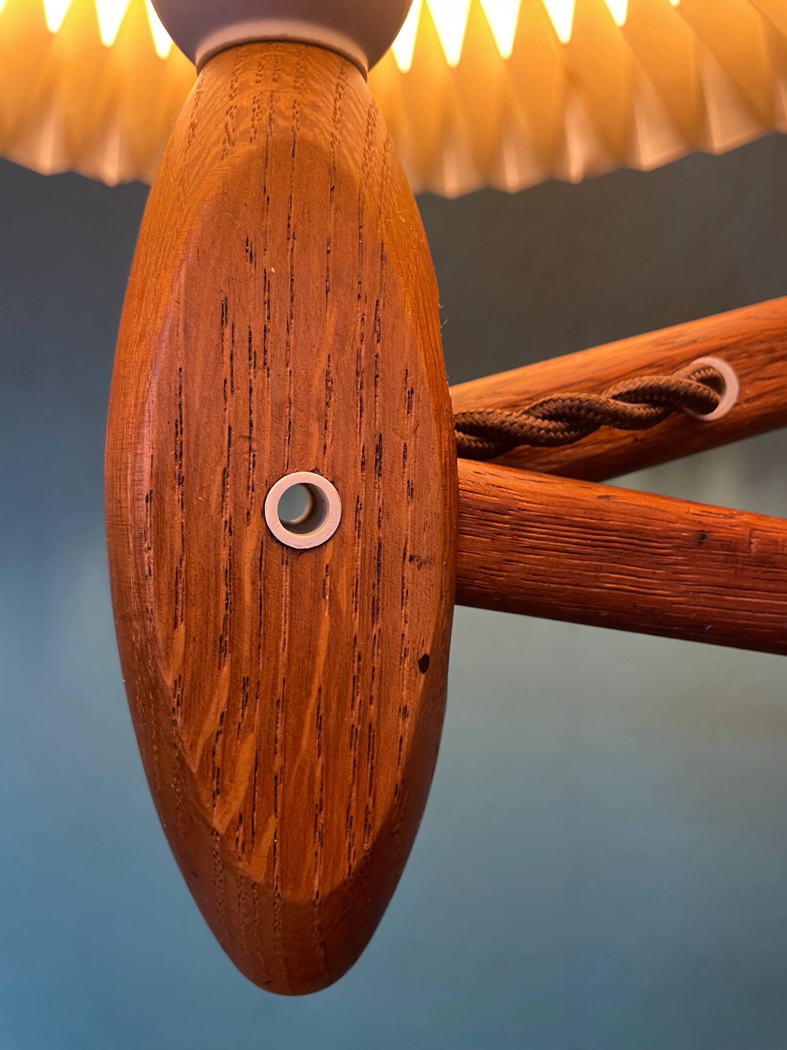 Vintage Le Klint scissor lamp in oak from the 1960s