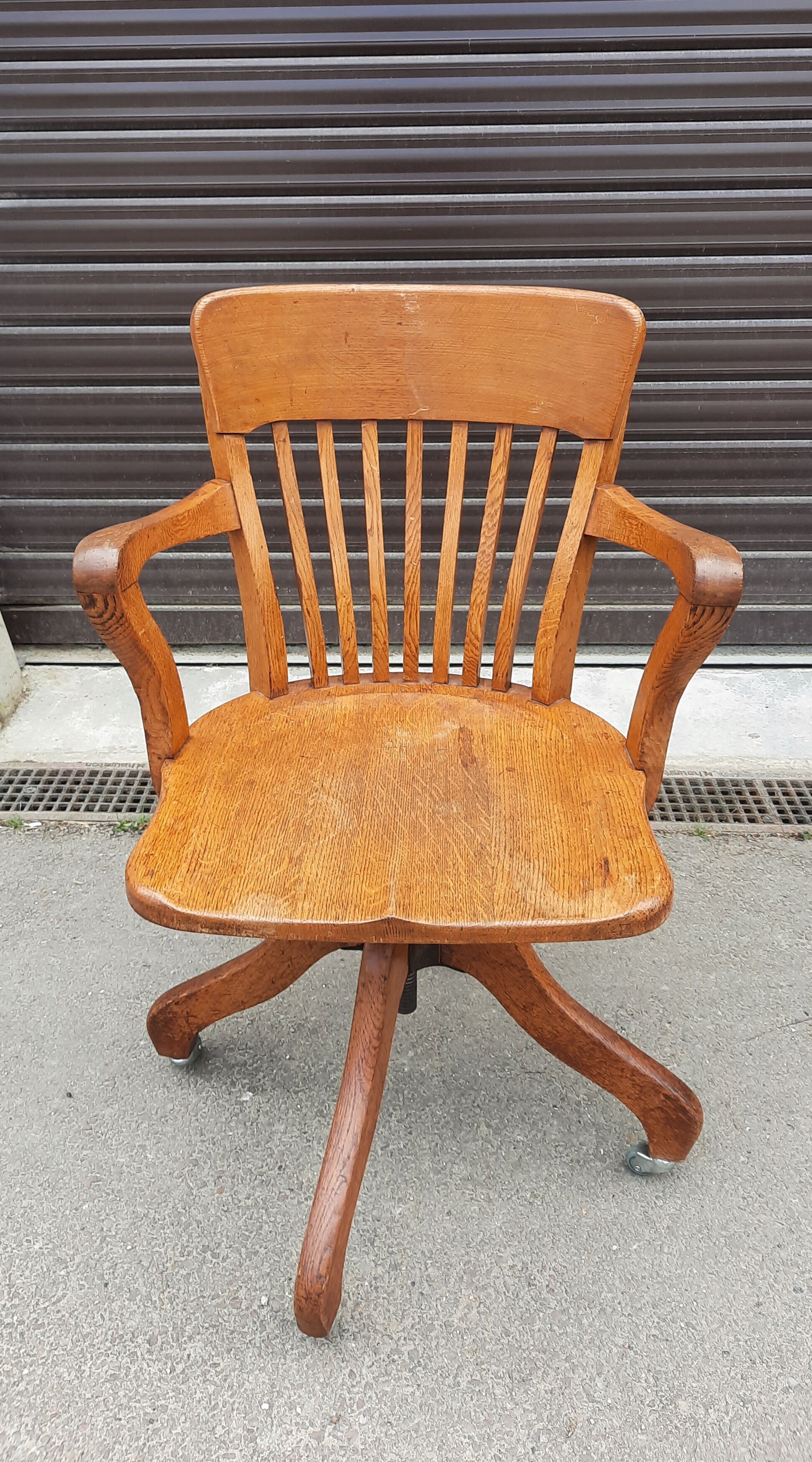 Bureau américain en chêne et son fauteuil