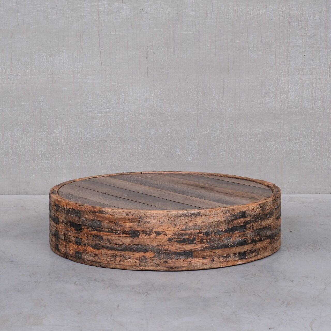 Table basse en bois brutaliste primitive Français milieu du siècle