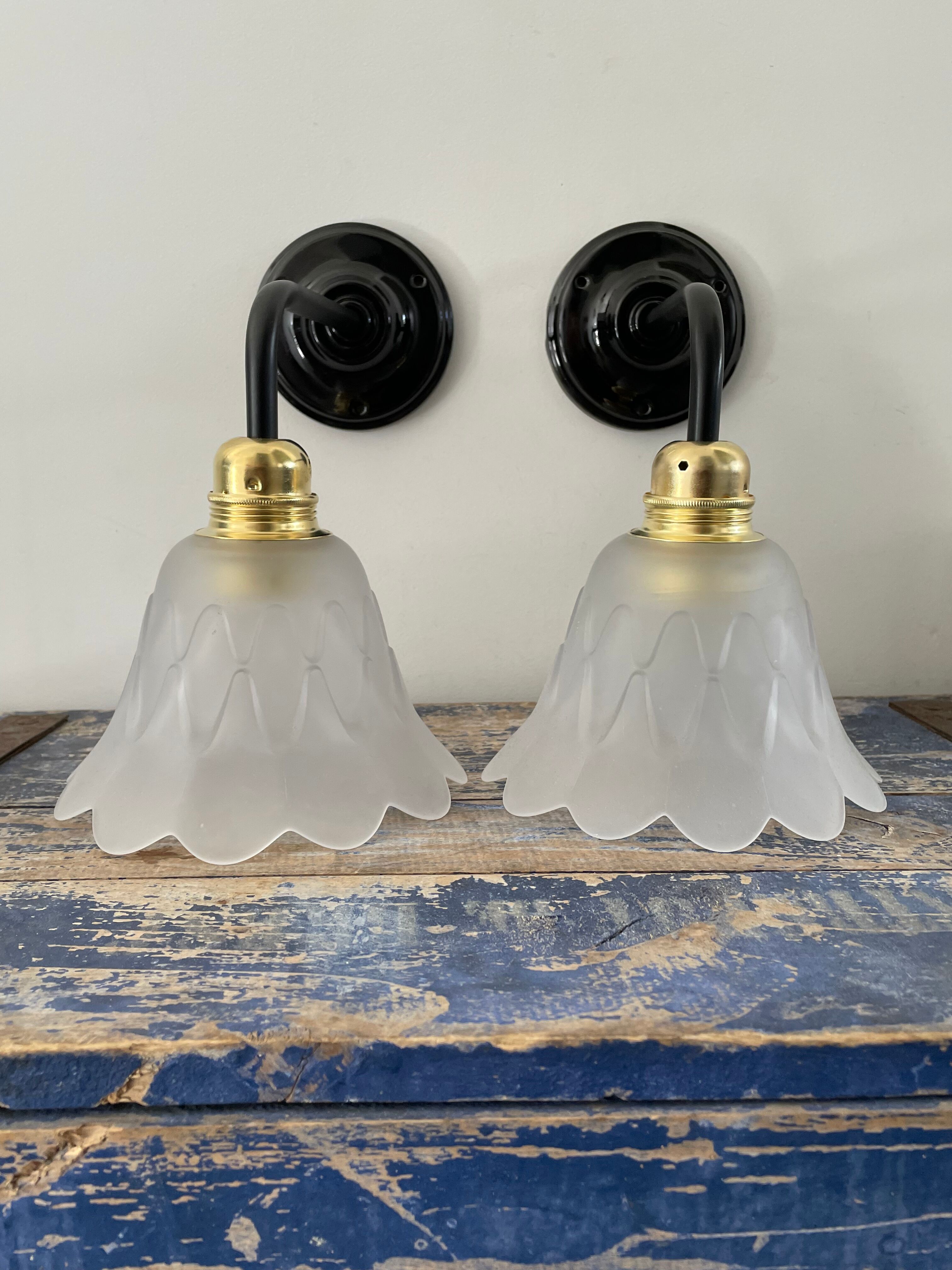 Pair of Art Deco wall lights in glass and ceramic