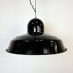 Lampe à suspension industrielle en émail noir, 1960s