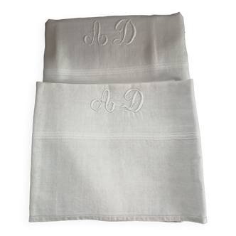 2 monogrammed linen towels