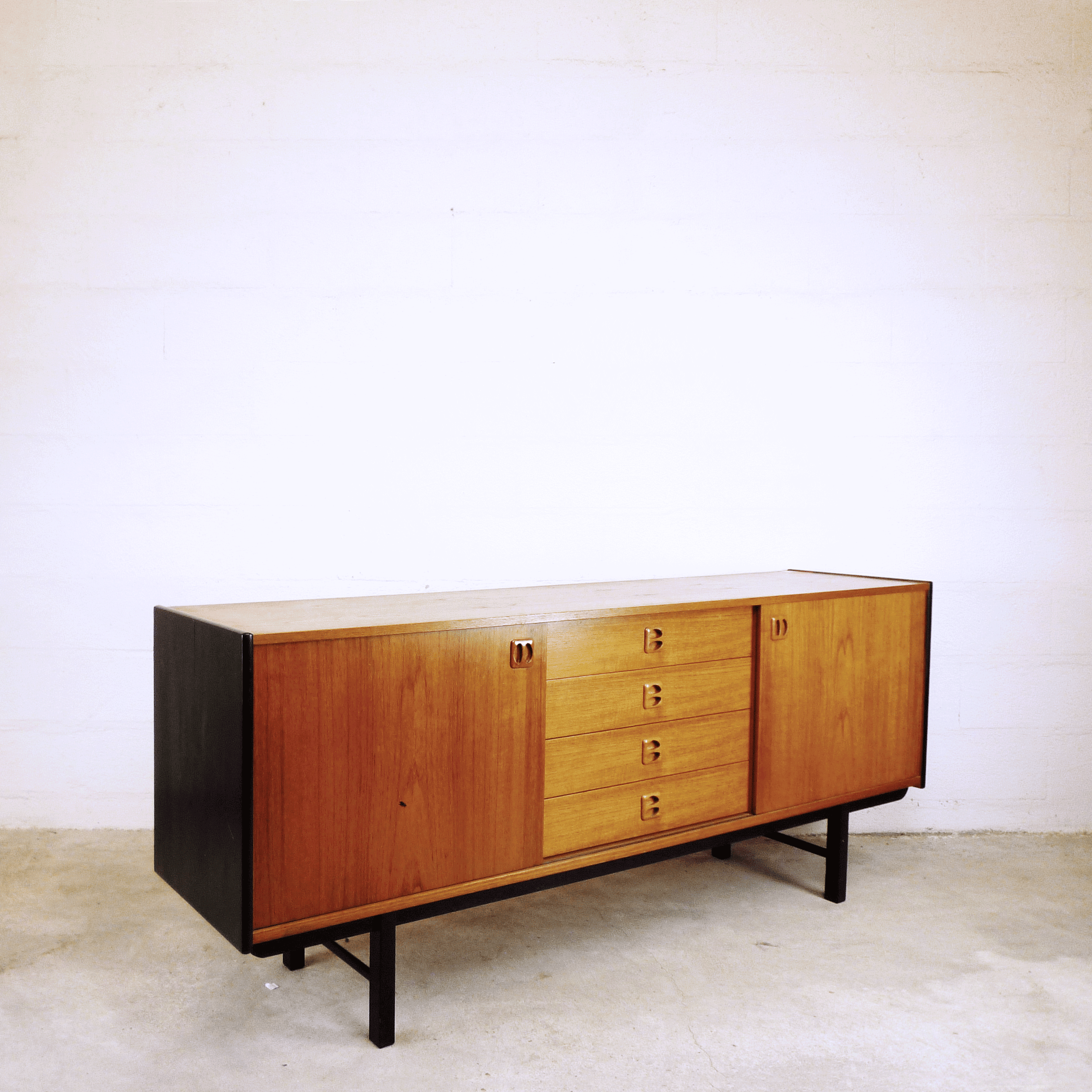 Enfilade en teck miel, 1960