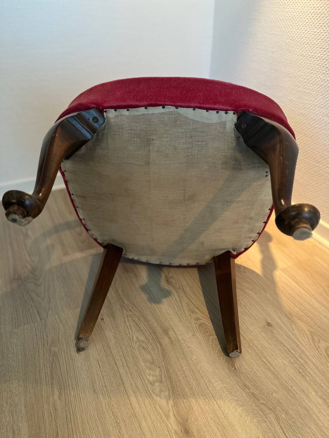 Antique armchair in burgundy velvet