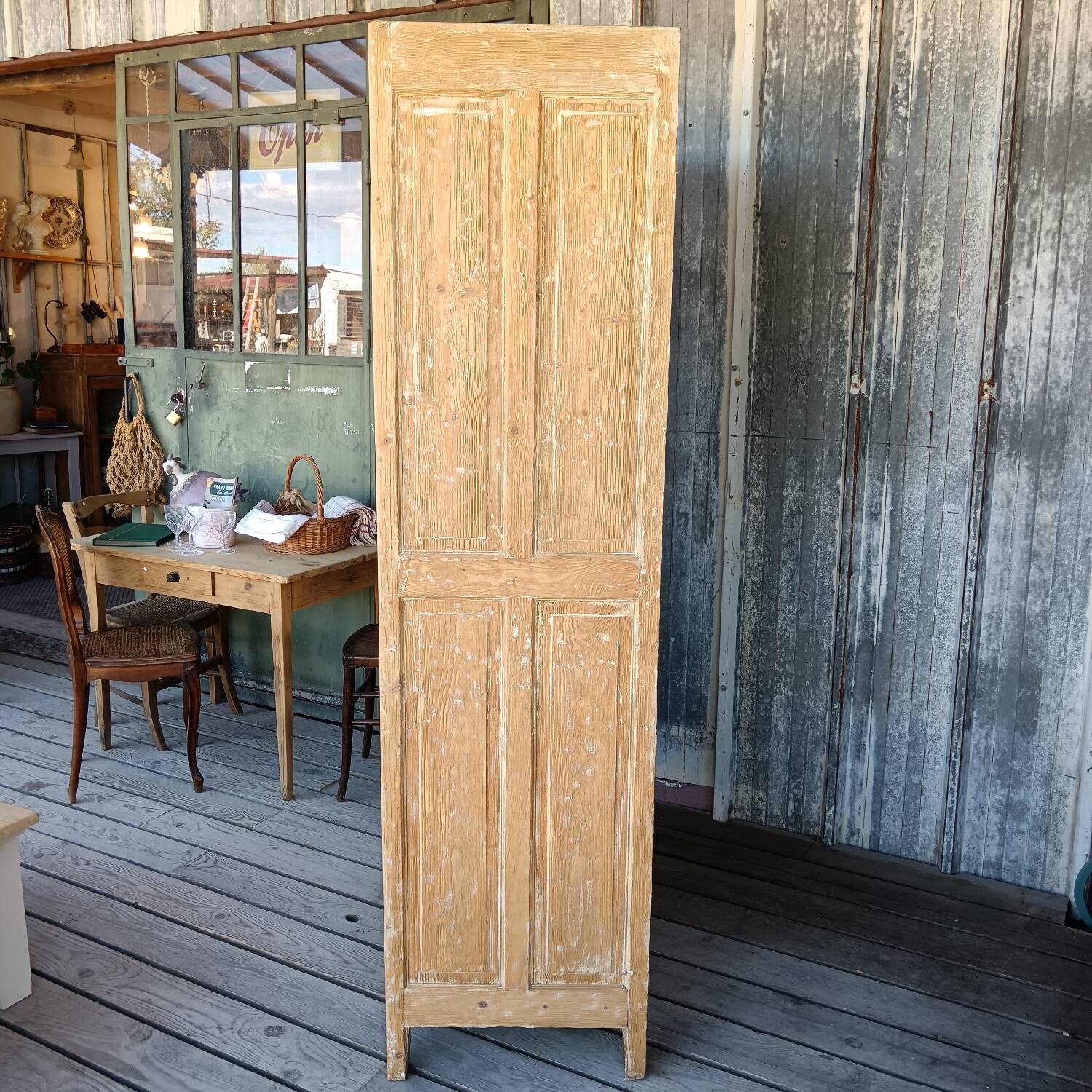 Armoire parisienne