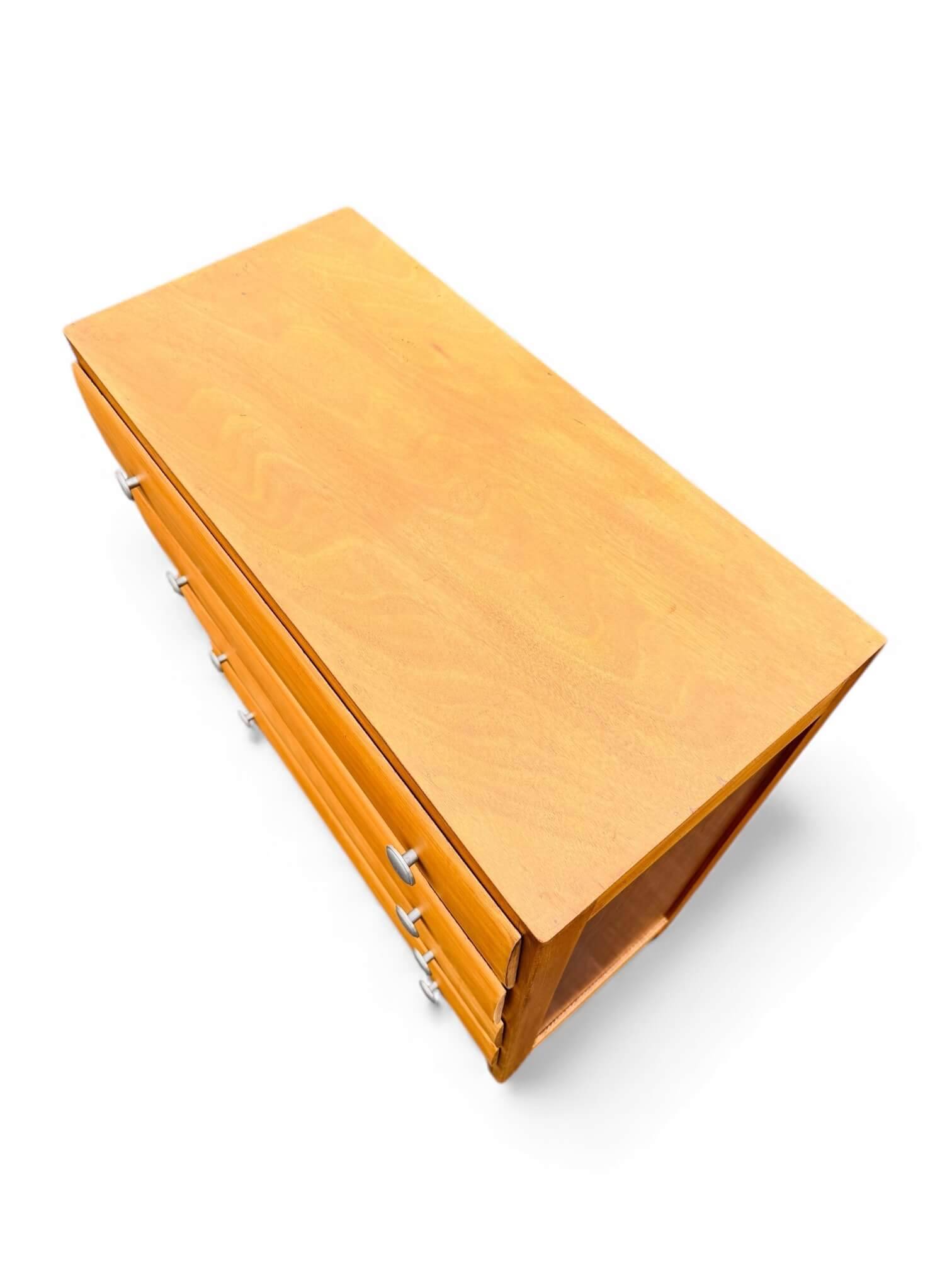 Vintage 4-drawer chest of drawers in waxed wood