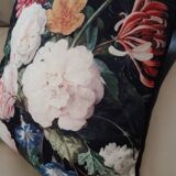 Coussin fleuri en velours