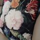 Coussin fleuri en velours