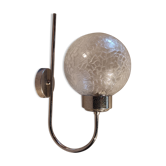 Applique murale design vintage inox et globe en verre strié années 70