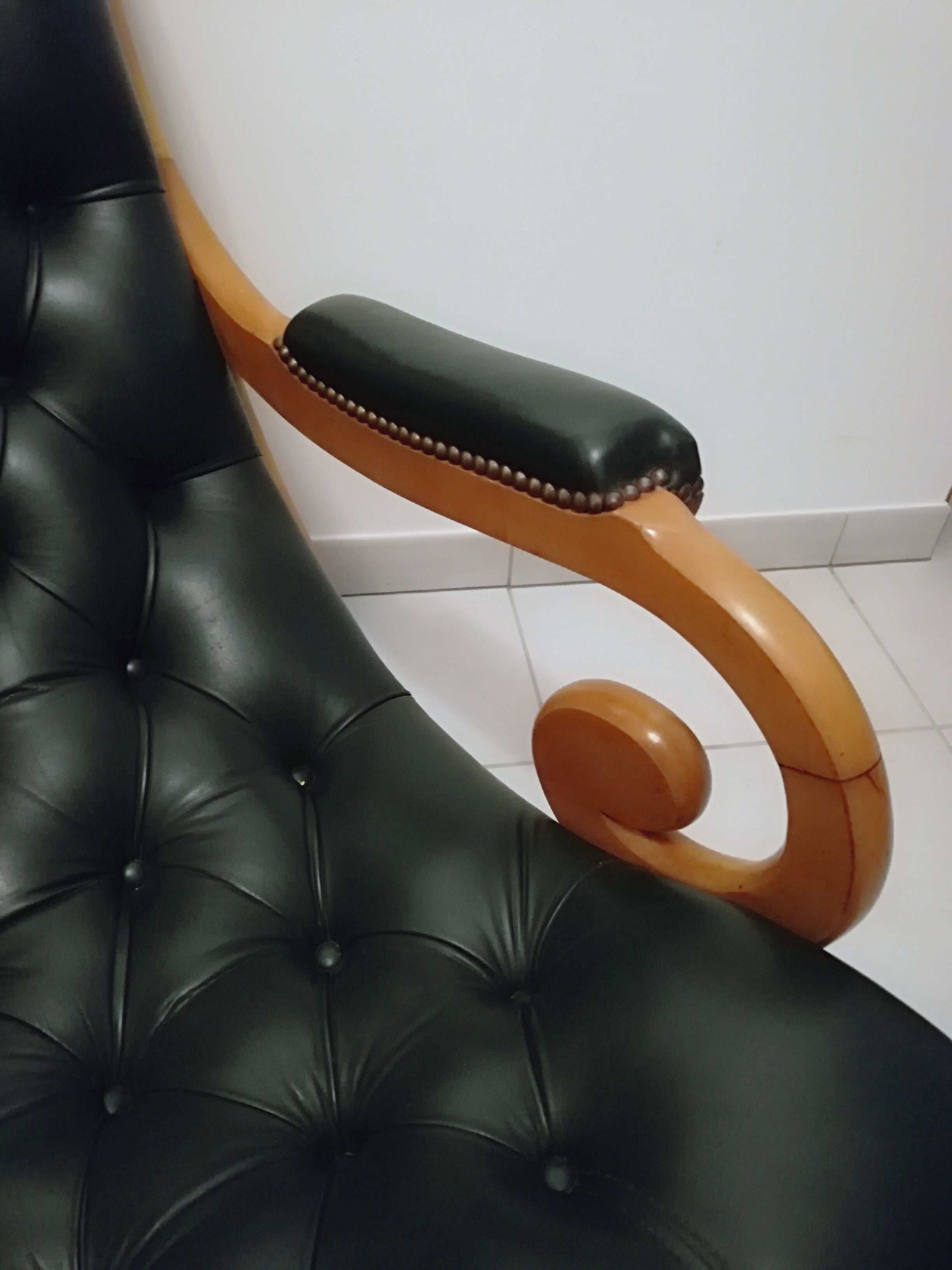 Chesterfield model Victoria chair in dark green leather