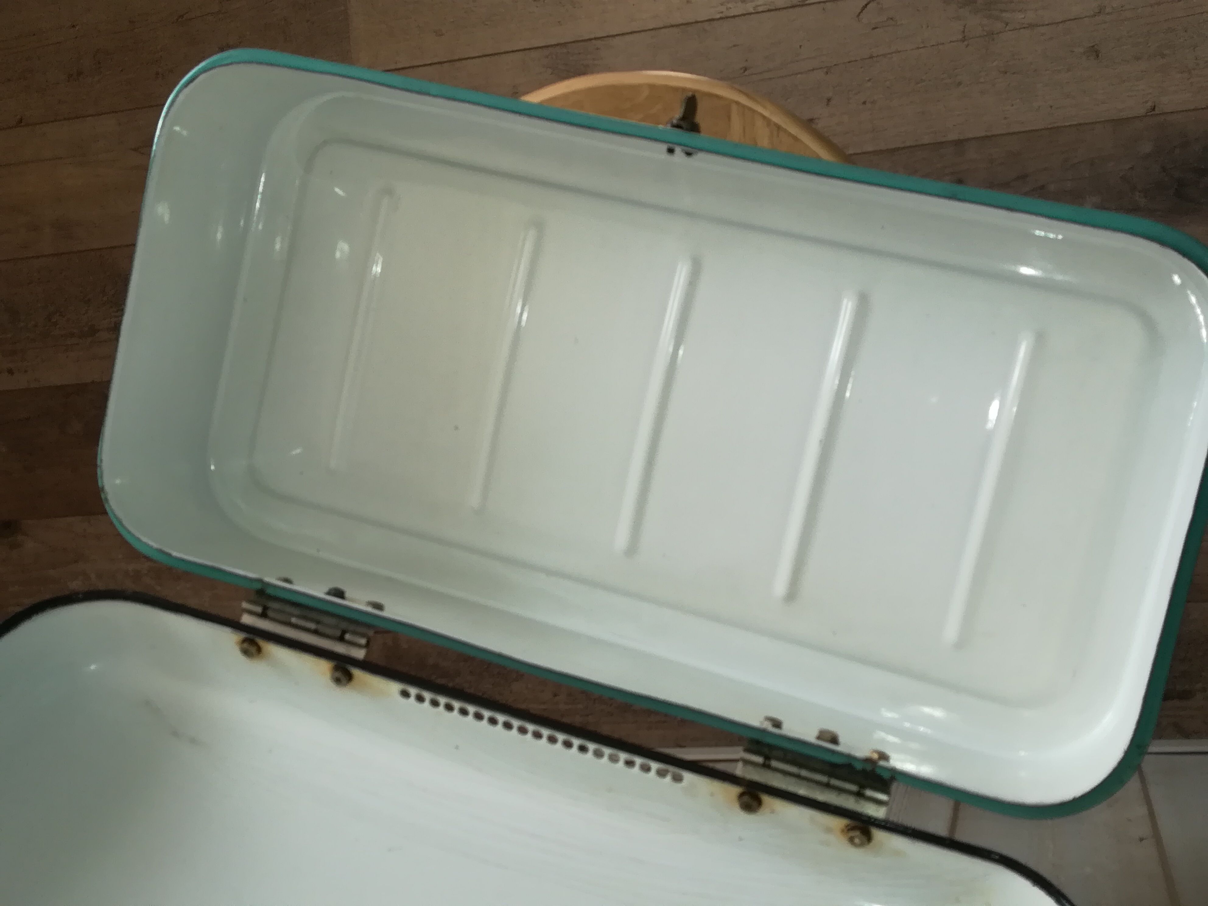 Minth blue enamelled metal box