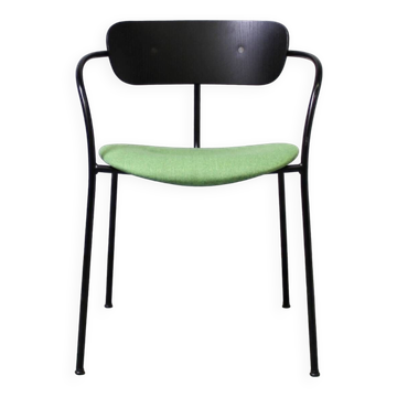 Pavilion AV4 chair, & Tradition