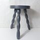 ancien tabouret tripode en chêne massif