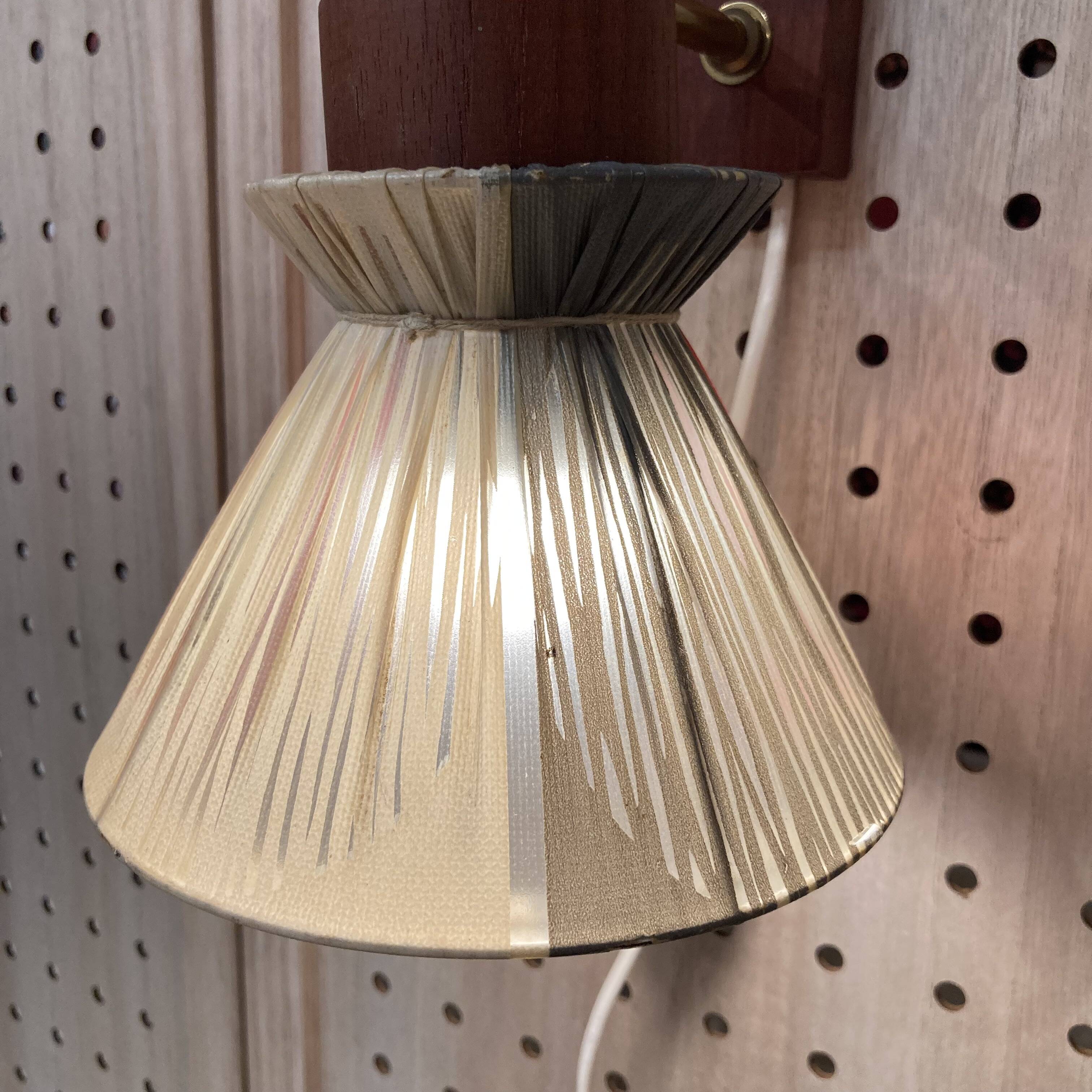 Scandinavian design wall light in teak and brass from the 1950s.