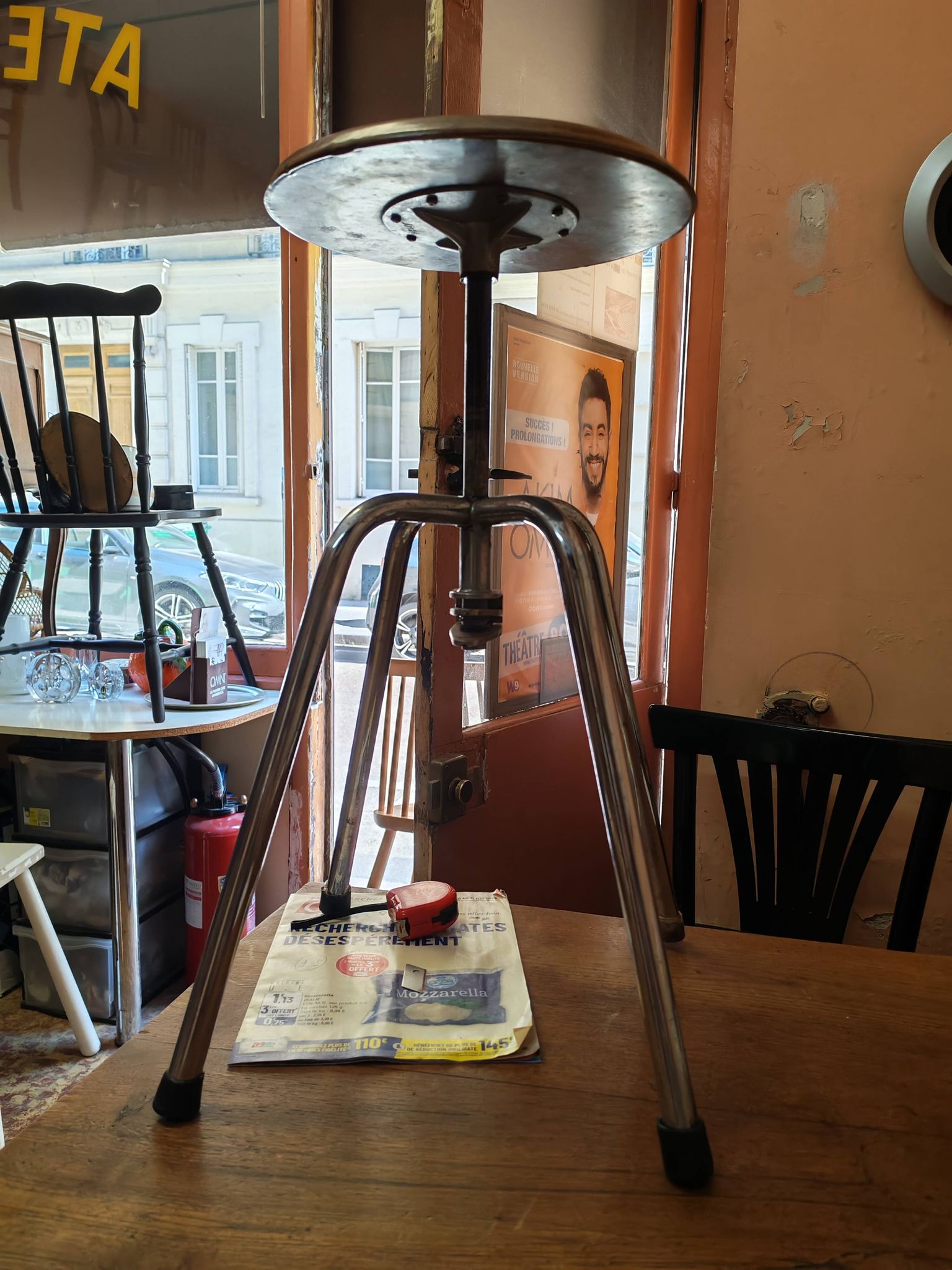 Industrial tripod stool with screw Jide Limoges 1950
