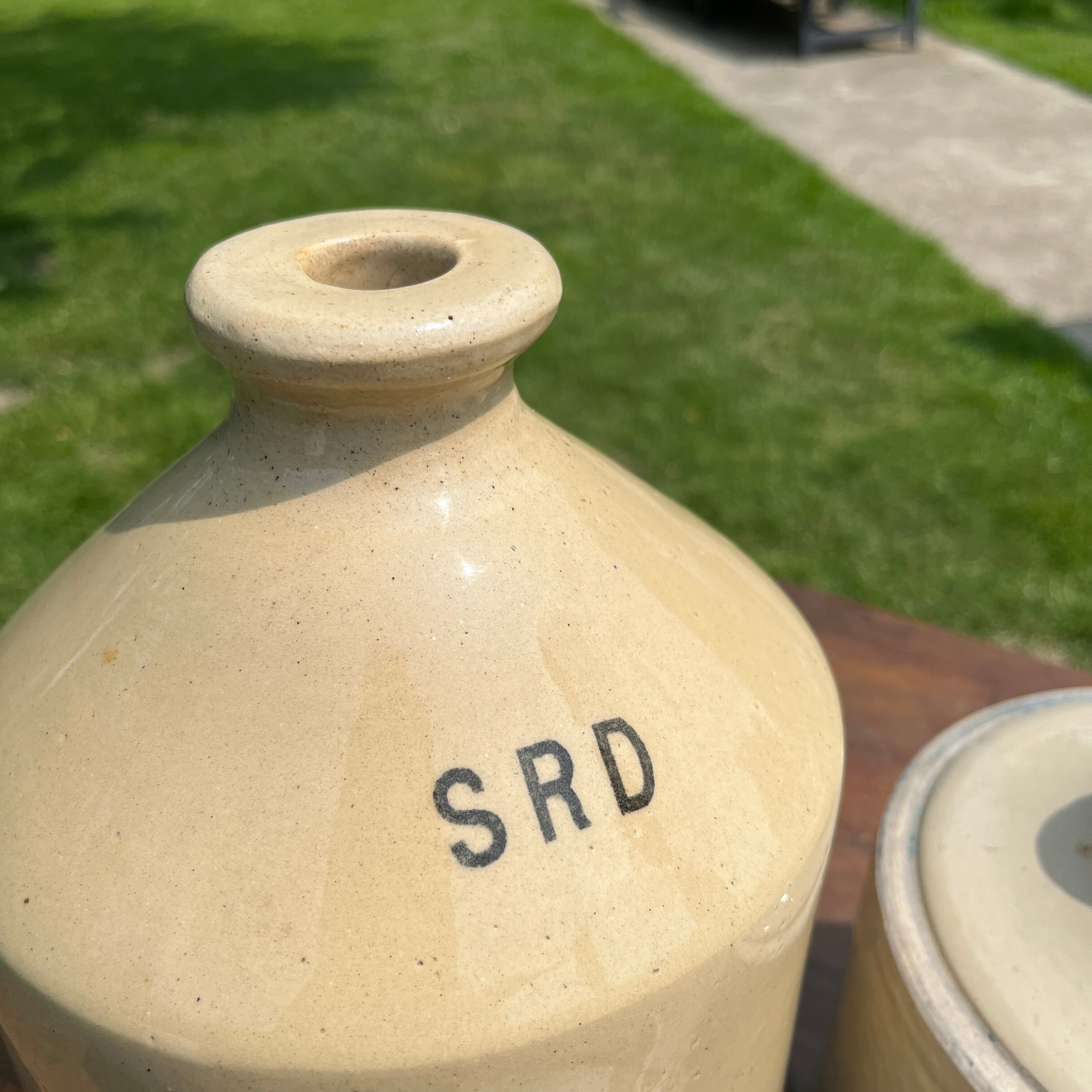 Set of 3 beige ceramics