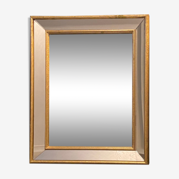 Rectangular mirror with parecloses