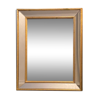 Rectangular mirror with parecloses