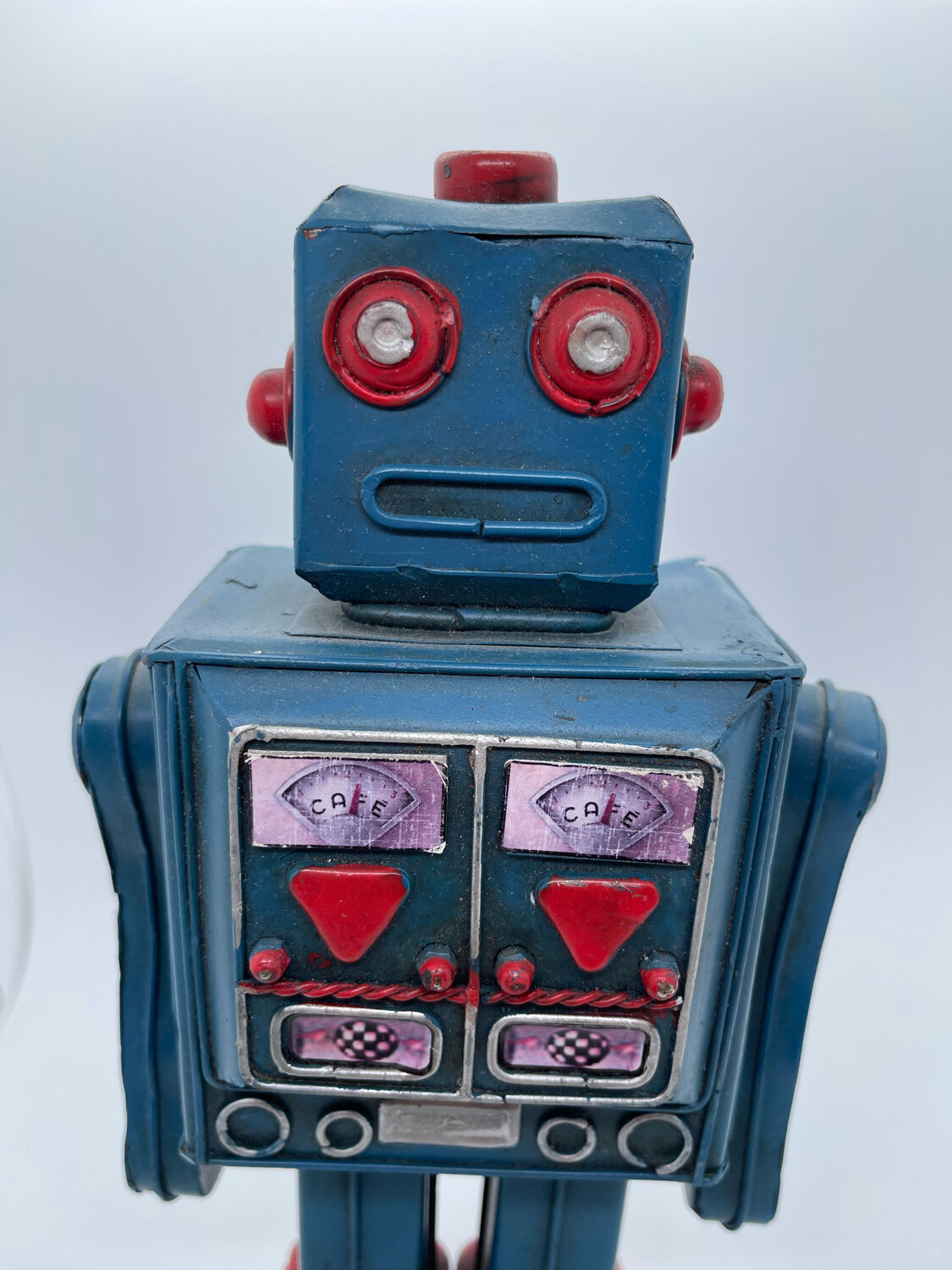 Old robot - metal/painted sheet - tin toys style - vintage