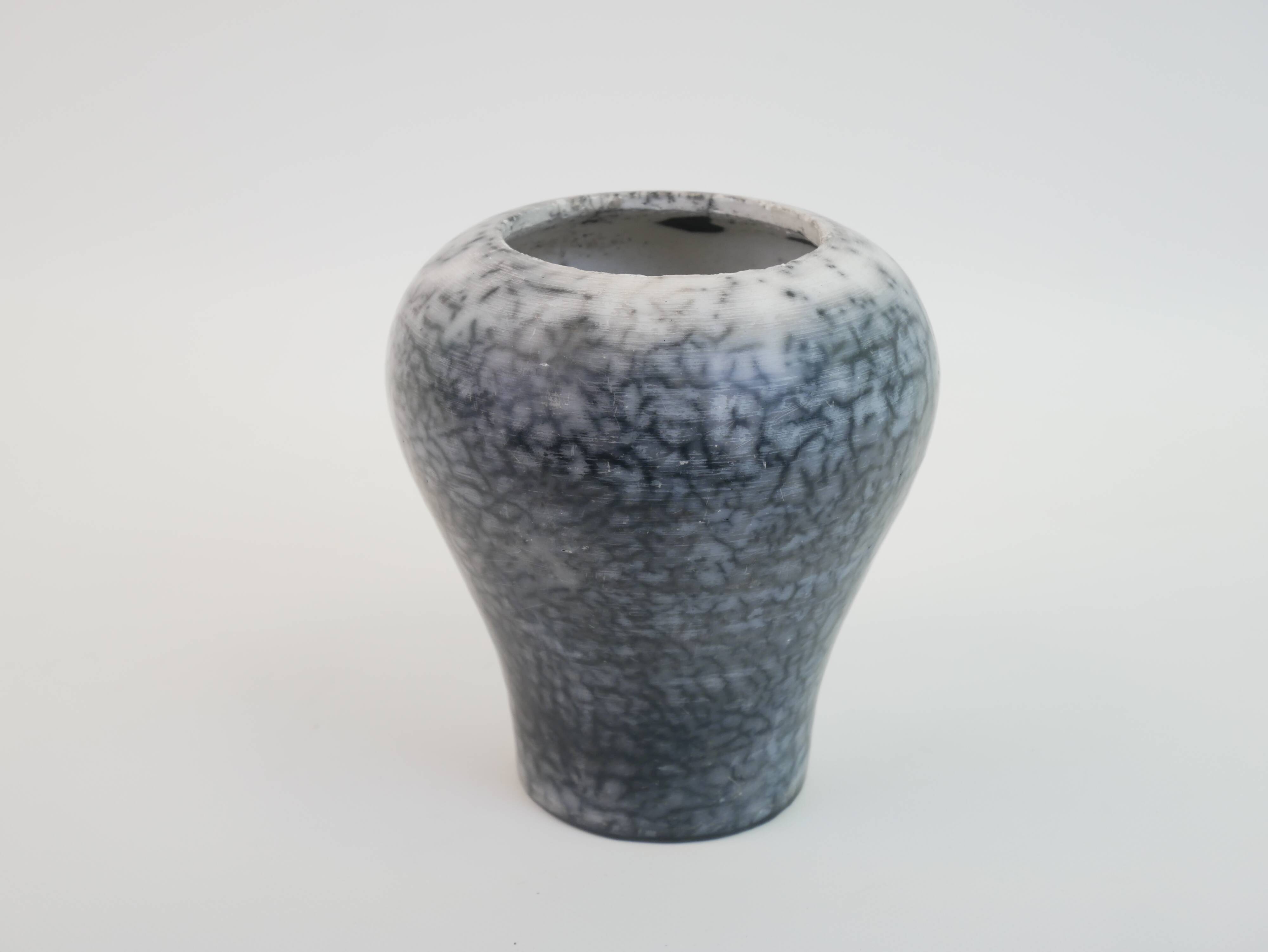 Vase en céramique gris et blanc