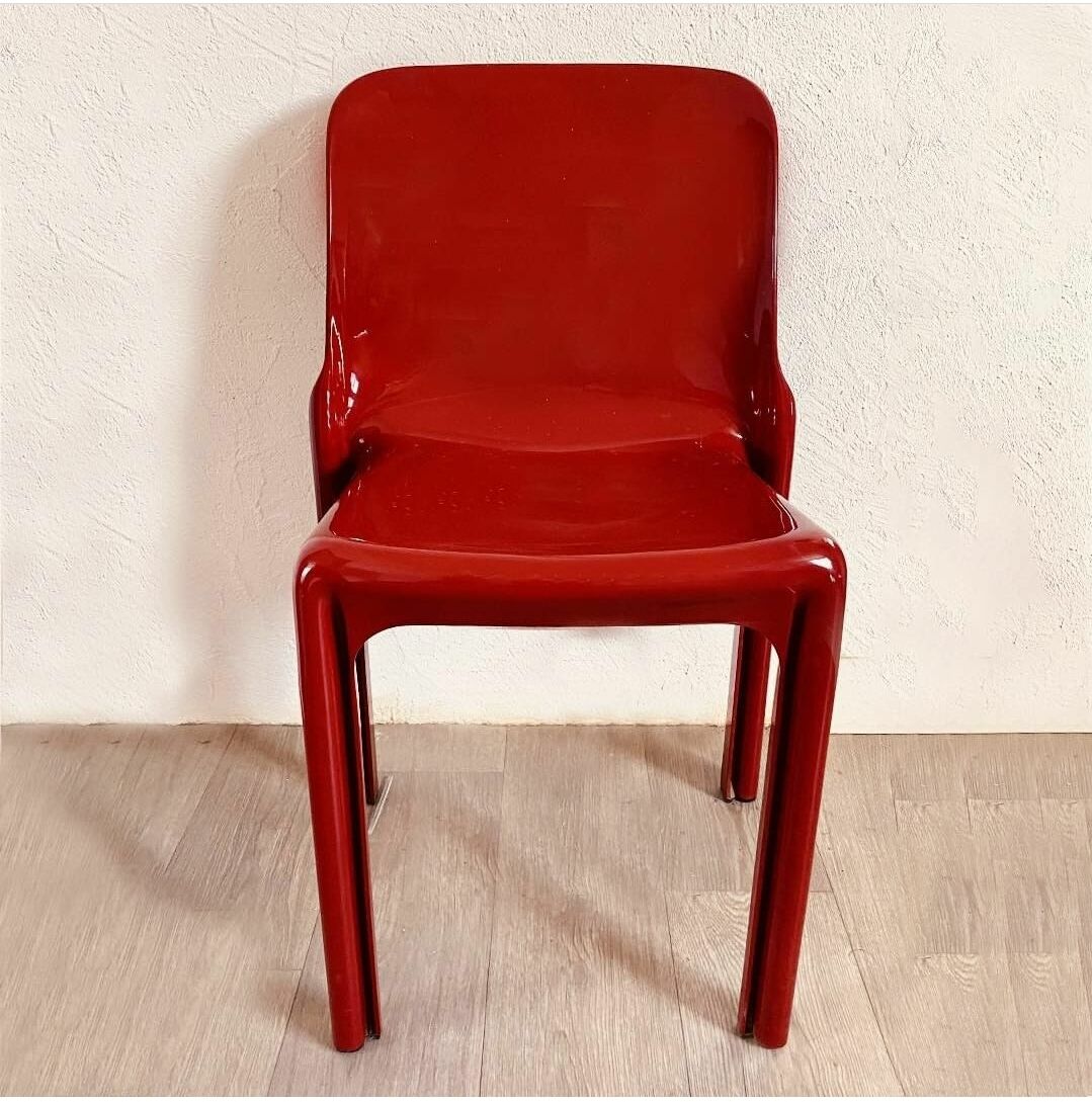 Red chair "selene" by vico magistretti for artemide of the 60s