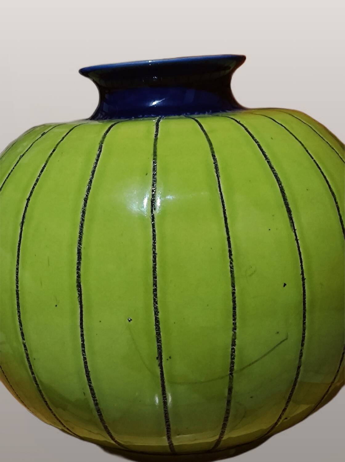 Eduardo Vega ball vase