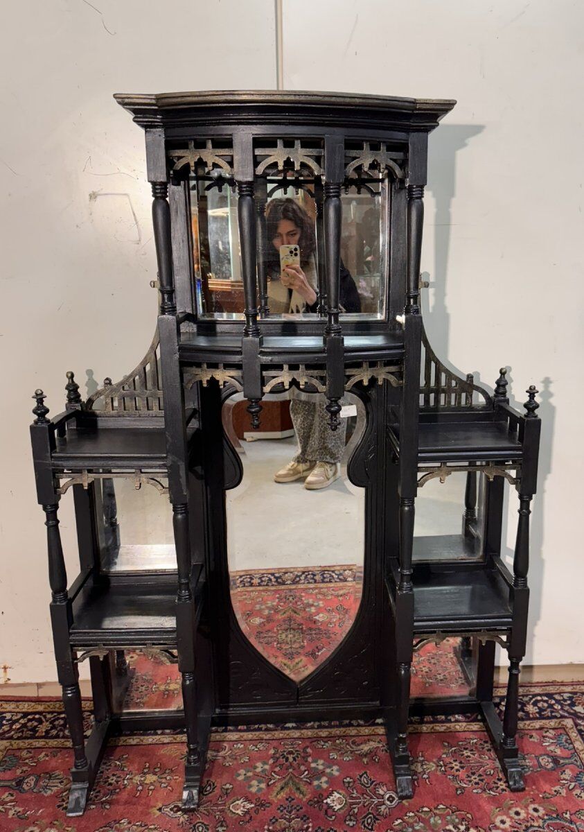 Important lacquered wooden shelf or bookcase.