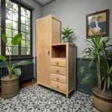 Armoire parisienne asymétrique bois brut 1950