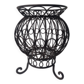 Vase en fer ancien noir