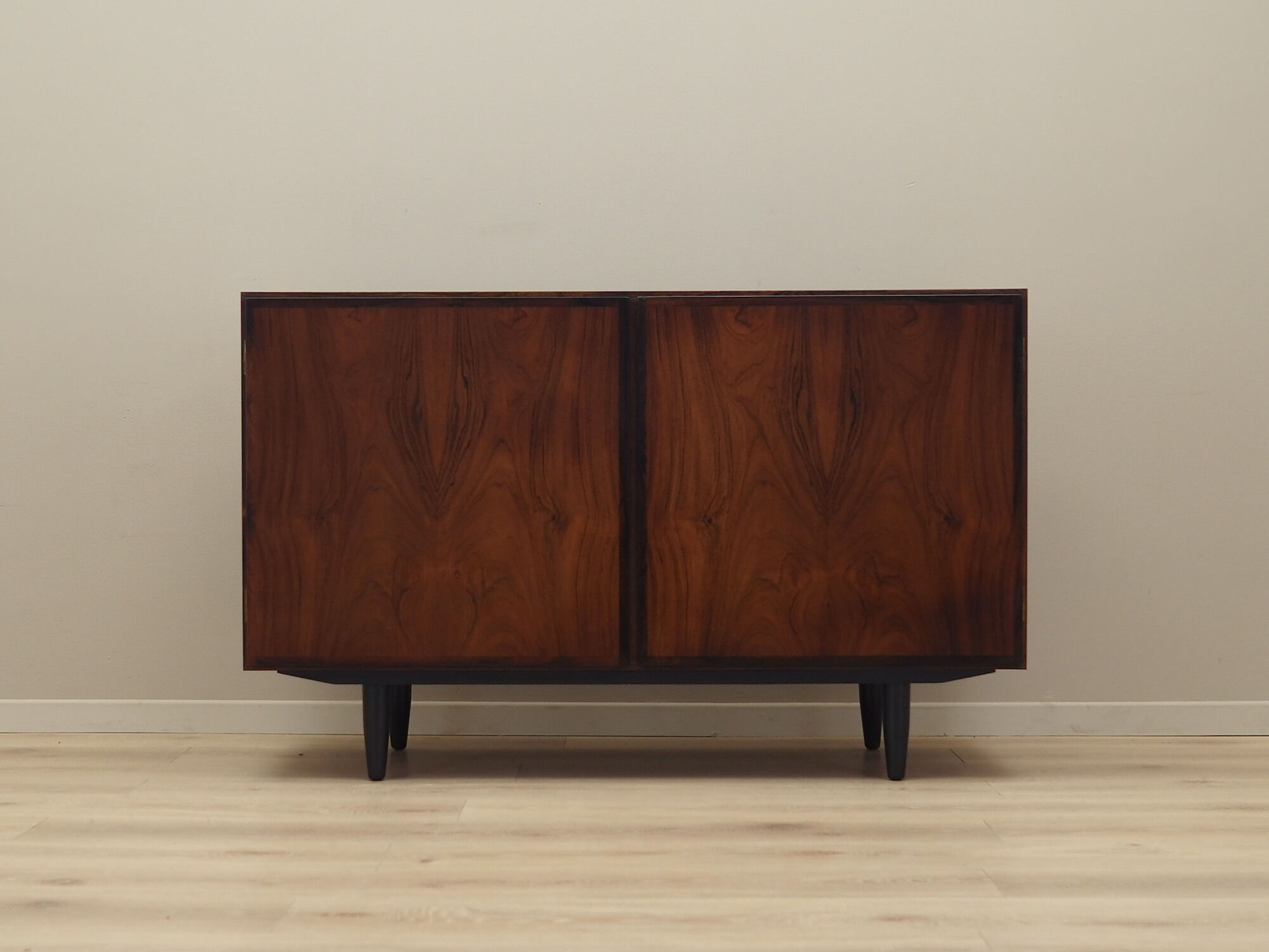 Armoire en palissandre, design danois, années 1970, fabriquée par Omann Jun